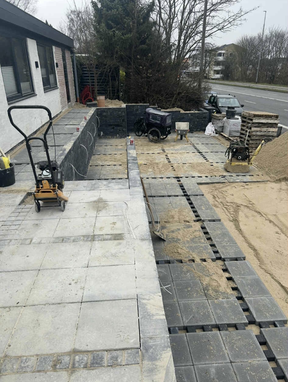 Terrasse med belægning
